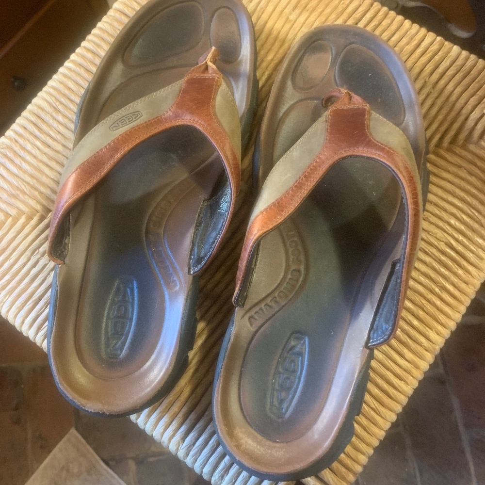 KEEN Leather men’s flip flops